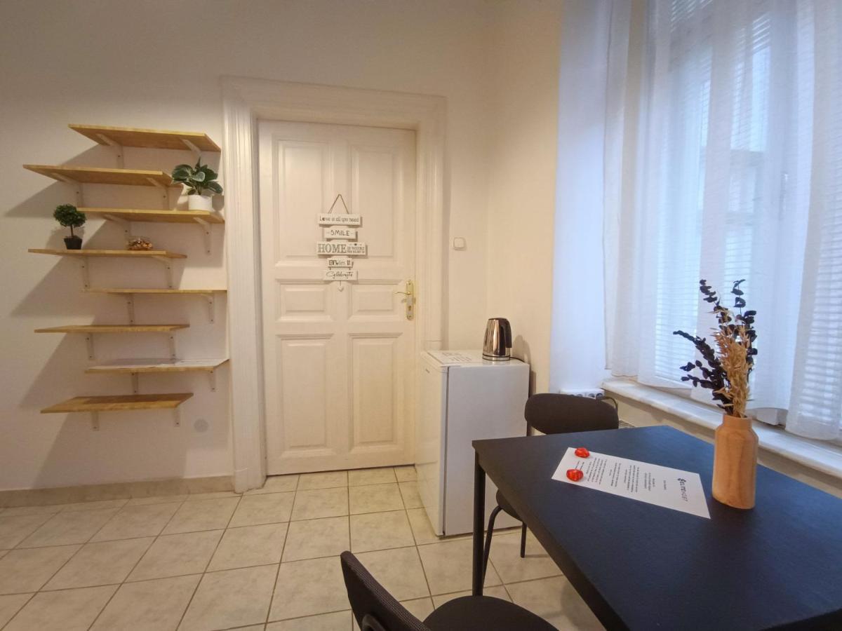 R172 Elitehost Raday Studio Apartment บูดาเปสต์ ภายนอก รูปภาพ